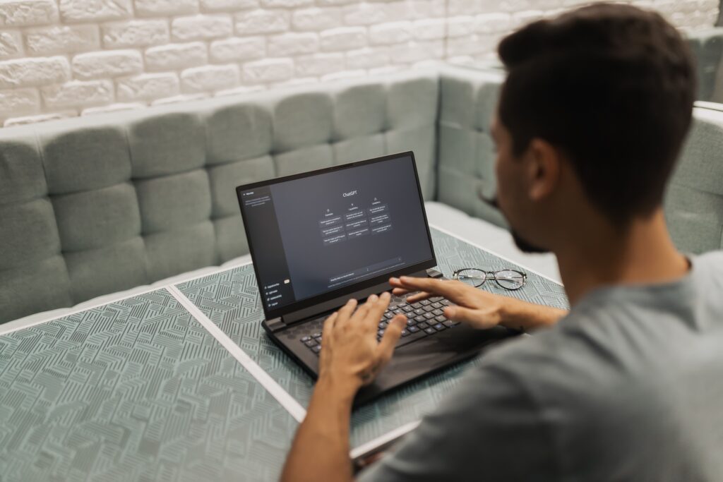 Claude vs Gemini: Key Differences, Features, and Use Cases